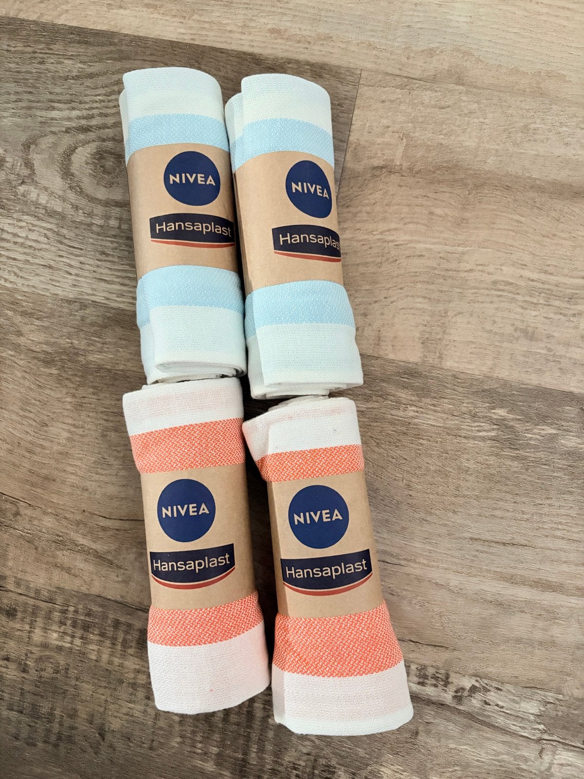 Nieuwe Nivea Hansaplast handdoeken (4 stuks), Huis en Inrichting, Badkamer | Badtextiel en Accessoires, Ophalen, Meerkleurig, Overige merken