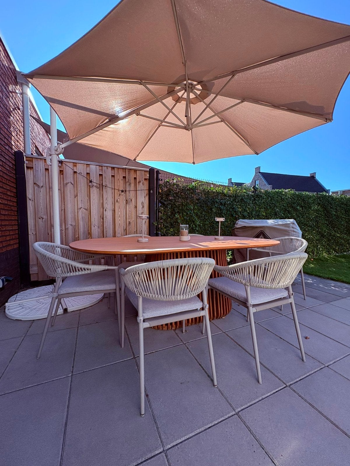 mooie zweefparasol kleur beige, Tuin en Terras, Parasols, Ophalen, Kantelbaar, 2 tot 3 meter, Zweefparasol