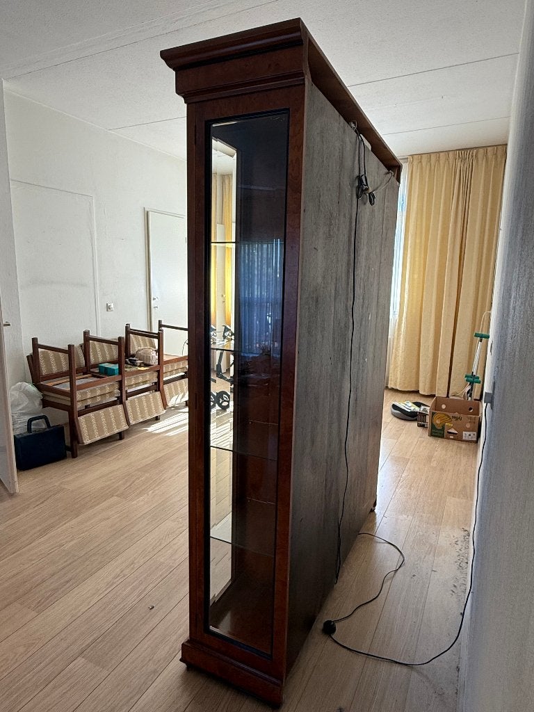 Foto 8 van Mooie wortelnoten vitrinekast