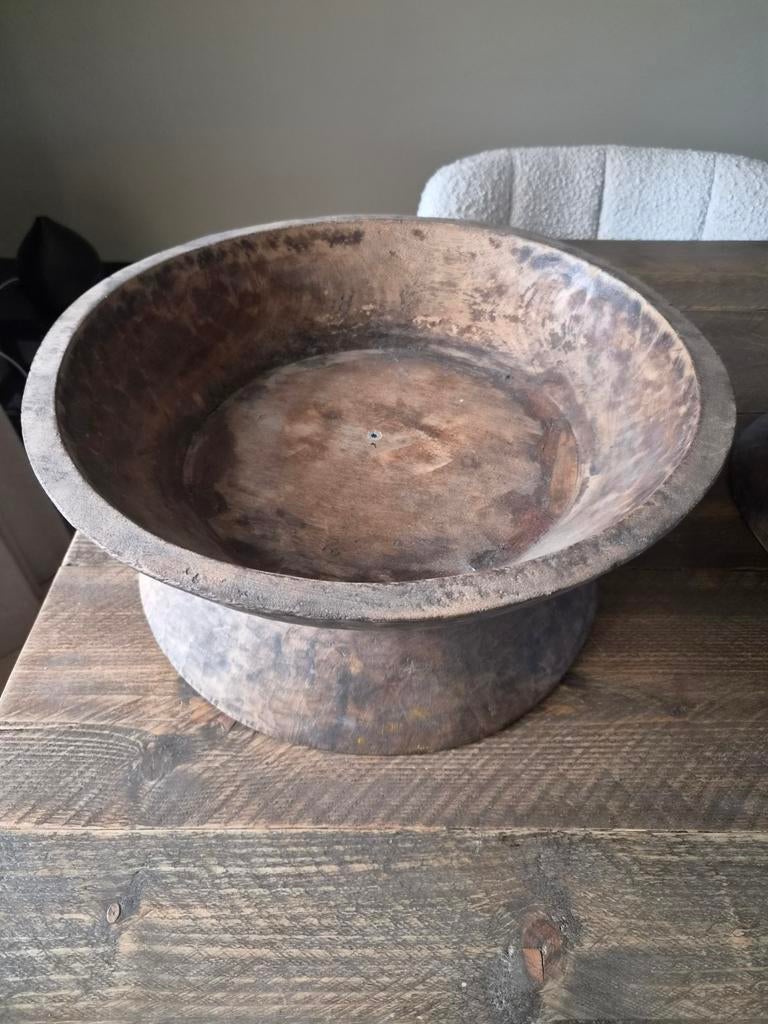 Grote nepalese dubbele schaal, Ophalen of Verzenden, Zo goed als nieuw, Rond, Hout