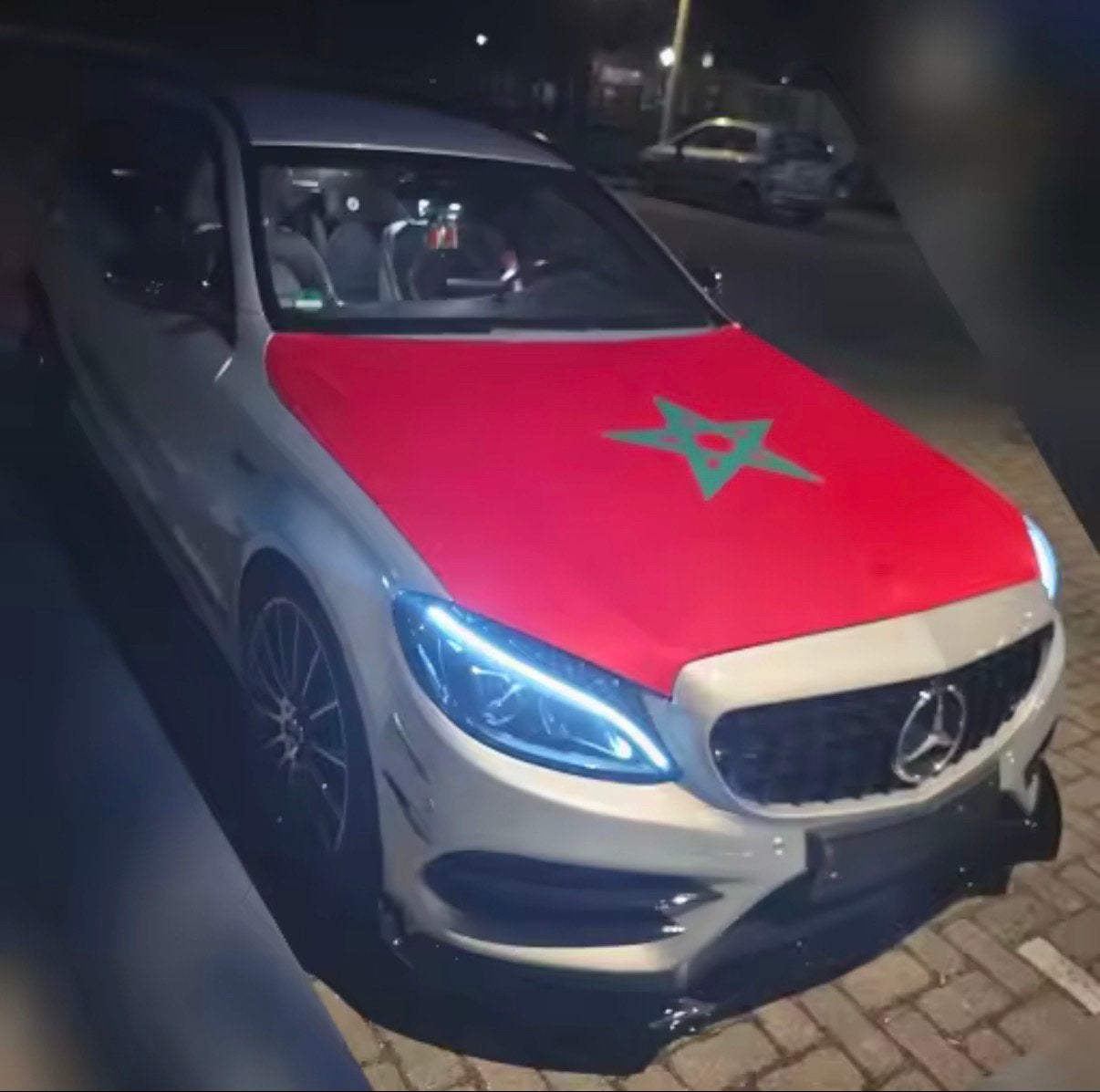 Motorkapvlag Marokko, Ophalen