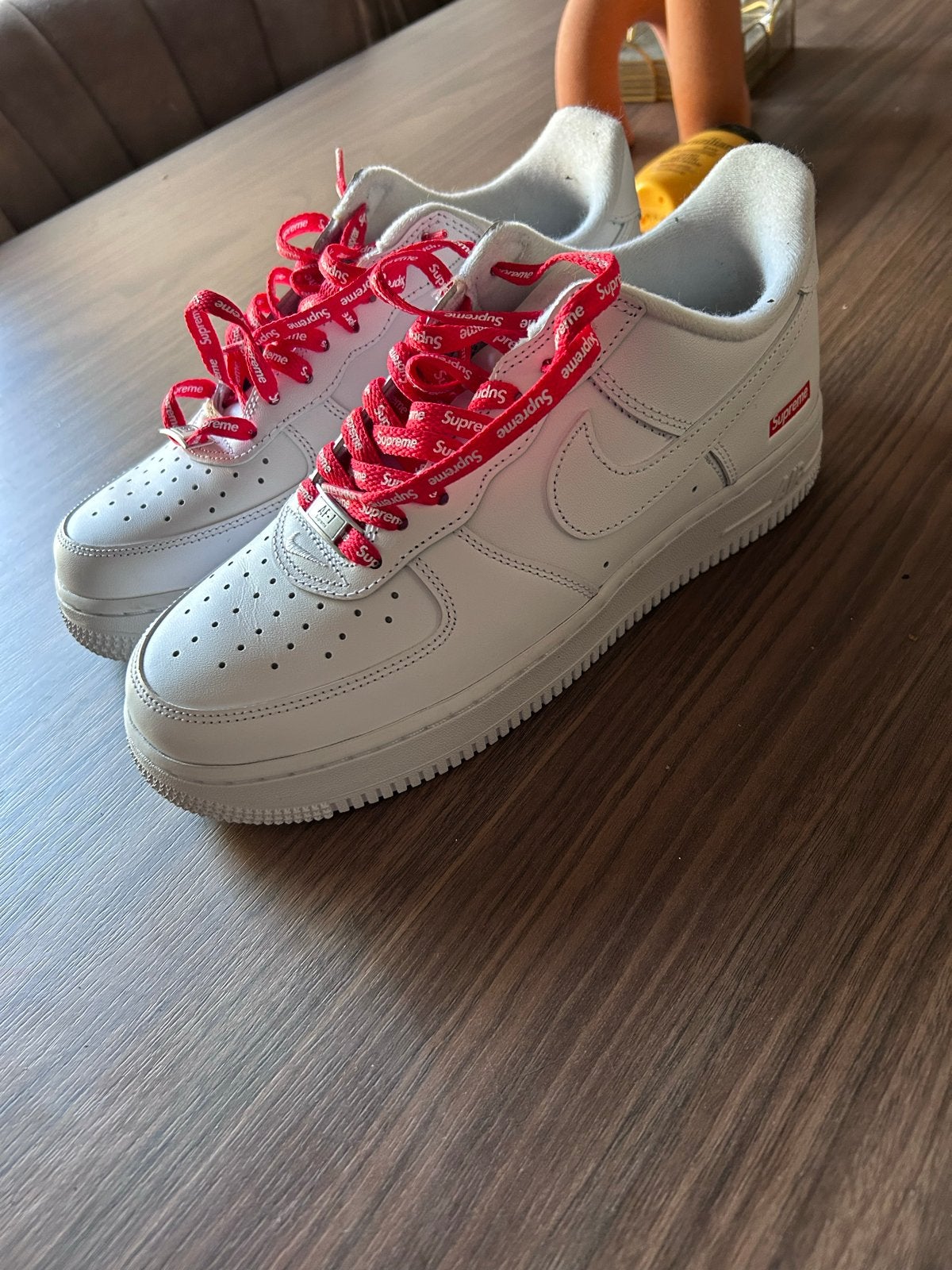 Nike Air Force 1 Low x Supreme White - Maat 40.5, Ophalen, Zo goed als nieuw, Wit, Sneakers of Gympen