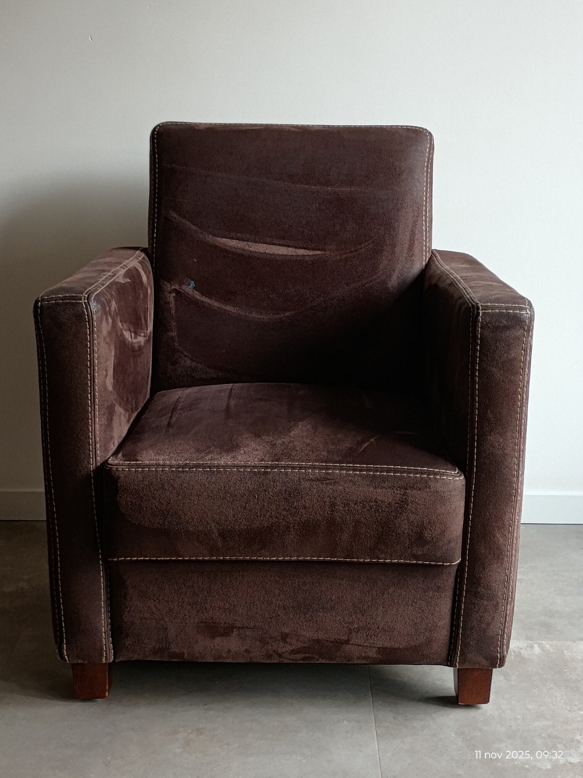 Bruine nubuck leren fauteuil, Gebruikt, Ophalen of Verzenden, 75 tot 100 cm, Modern