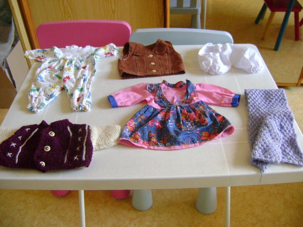 6del poppenkleertjes boxpak witte kraag 33lx18br jurk 25lx15, Ophalen of Verzenden, Zo goed als nieuw, Babypop