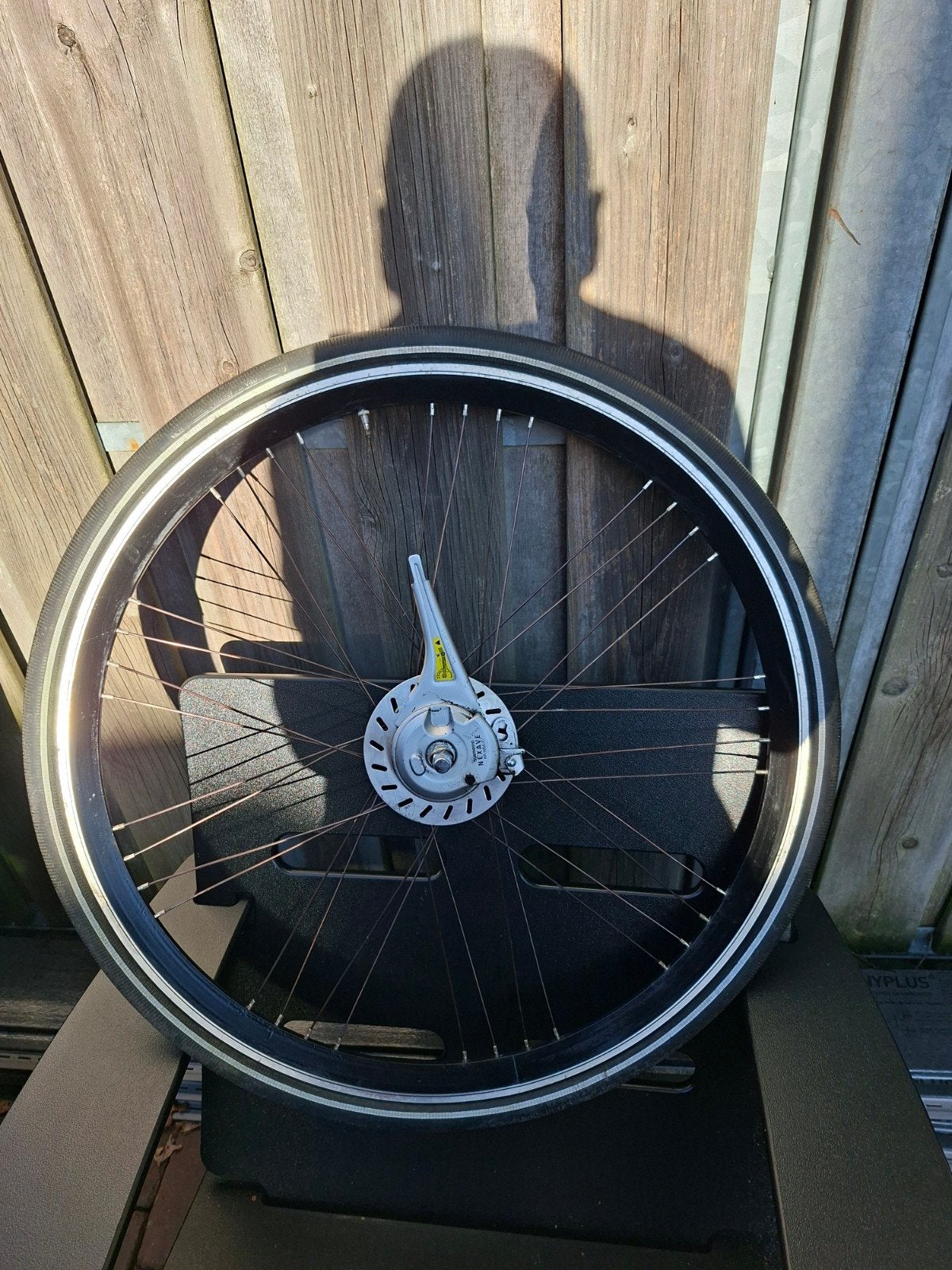 Goed voorwiel 28 inch met naafdynamo en rollerbrake rem, Fietsen en Brommers, Wiel, Ophalen of Verzenden, Zo goed als nieuw, Aluminium