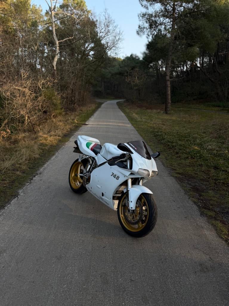 Ducati 748 biposto (Desmo beurt gehad), Motoren, Motoren | Ducati, Particulier, Super Sport, meer dan 35 kW, 2 cilinders, Motorrijbewijs A