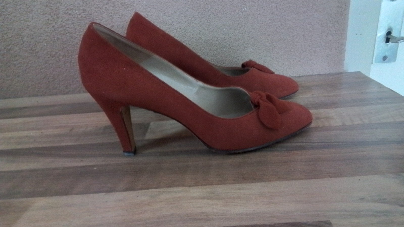 Bally Zwitserland pumps rood en grijs, Pumps, Ophalen of Verzenden, Zo goed als nieuw, Grijs