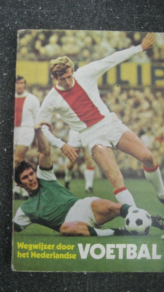 Wegwijzer door het Nederlandse VOETBAL. Jaarboek 1971-1972, Ophalen of Verzenden, Zo goed als nieuw, Overige binnenlandse clubs