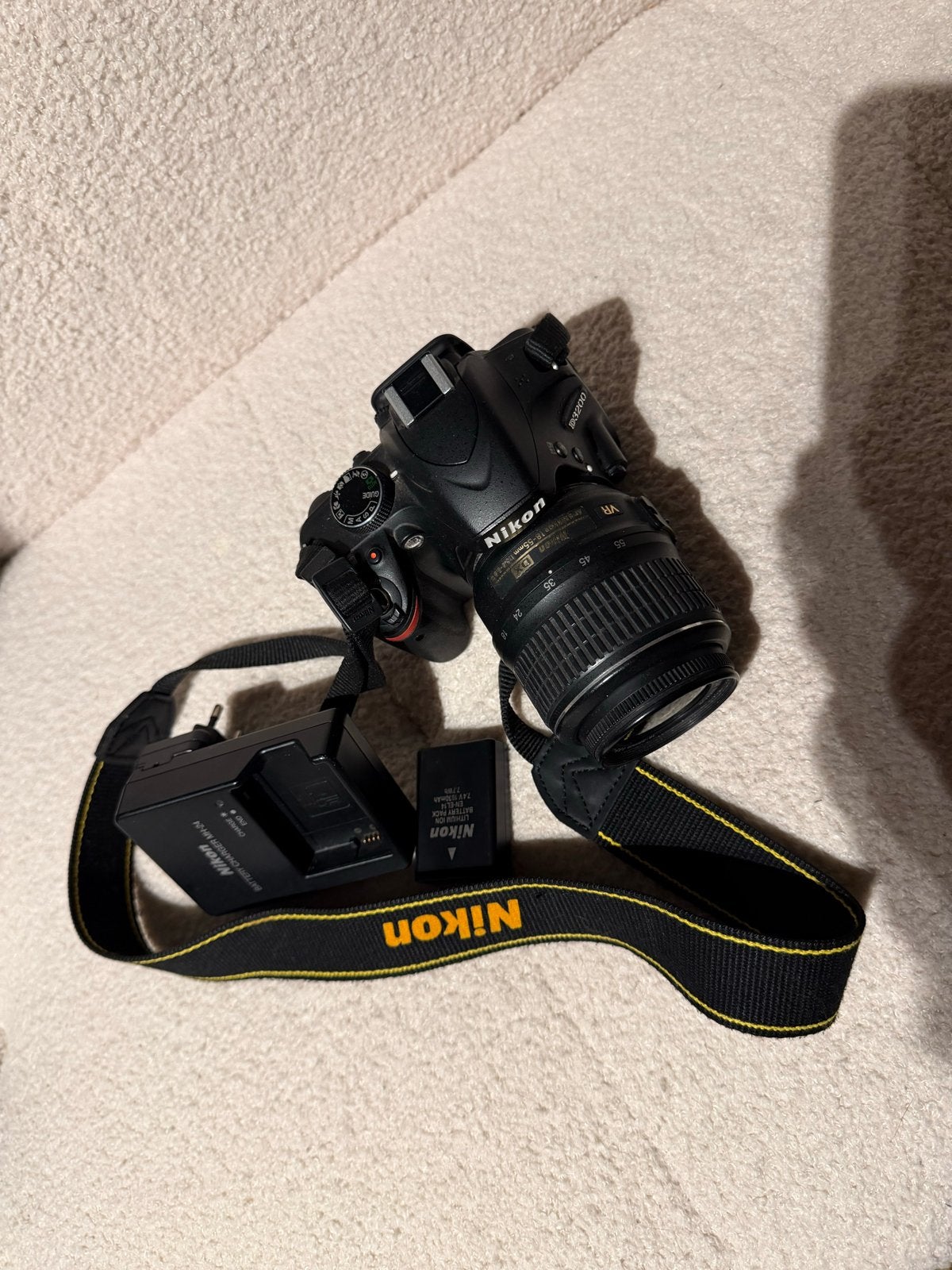 Nikon D3200 spiegelreflexcamera met 18-55mm lens, Spiegelreflex, Zo goed als nieuw, 4 t/m 7 keer, Accu