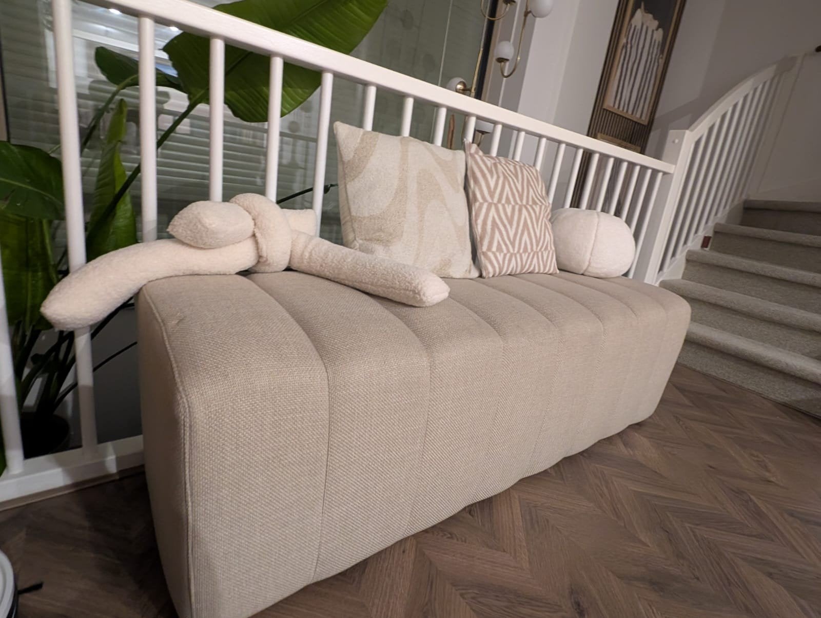 Stijlvolle beige bankje/poef met ribbeltextuur, Modern, Scandinavisch, 50 tot 75 cm, 125 cm of meer, Ophalen of Verzenden