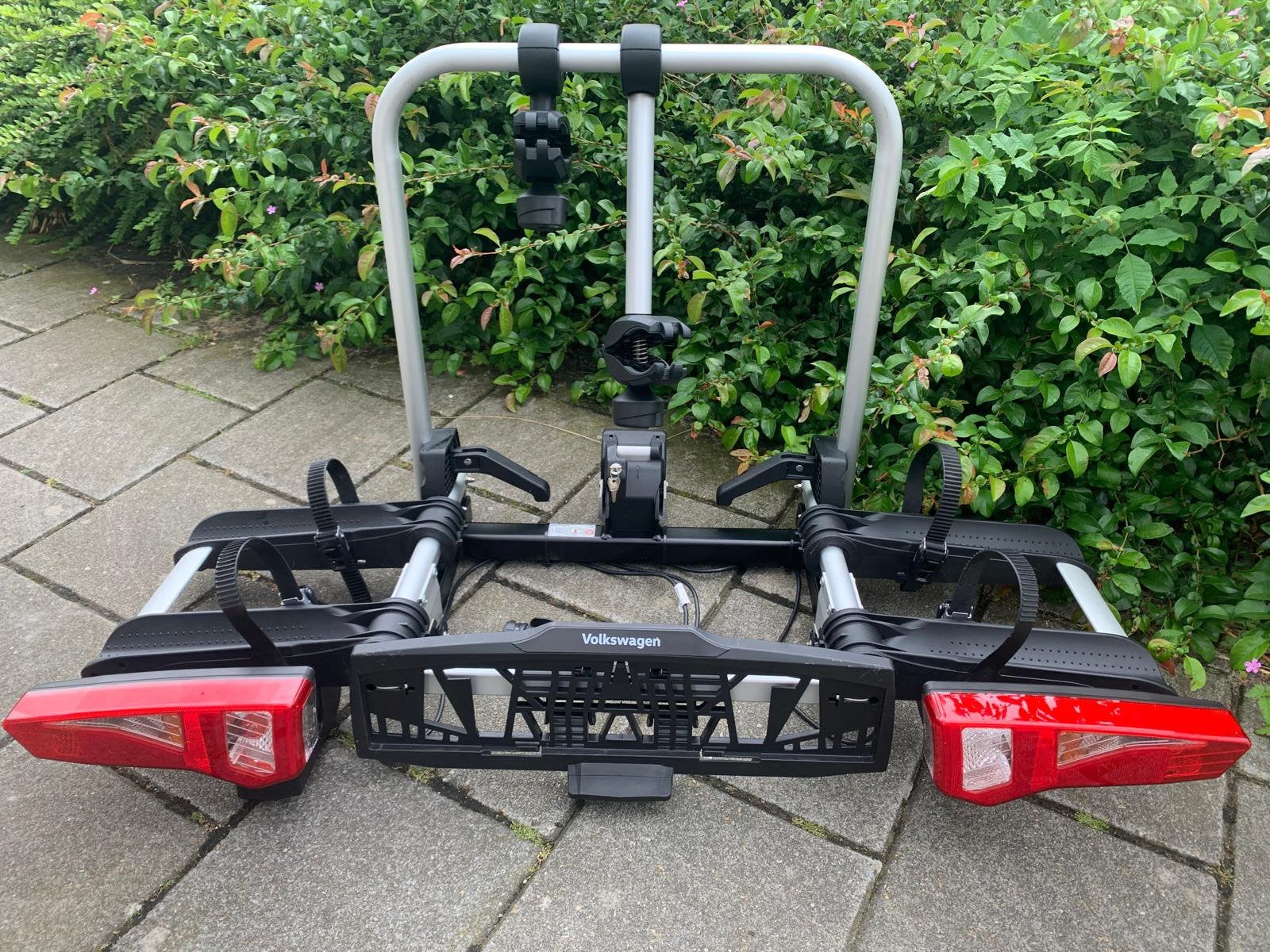 Luxe kantelbare en inklapbare fietsendrager Uebler i21, Auto diversen, Ophalen, Elektrische fiets, Zo goed als nieuw, 2 fietsen