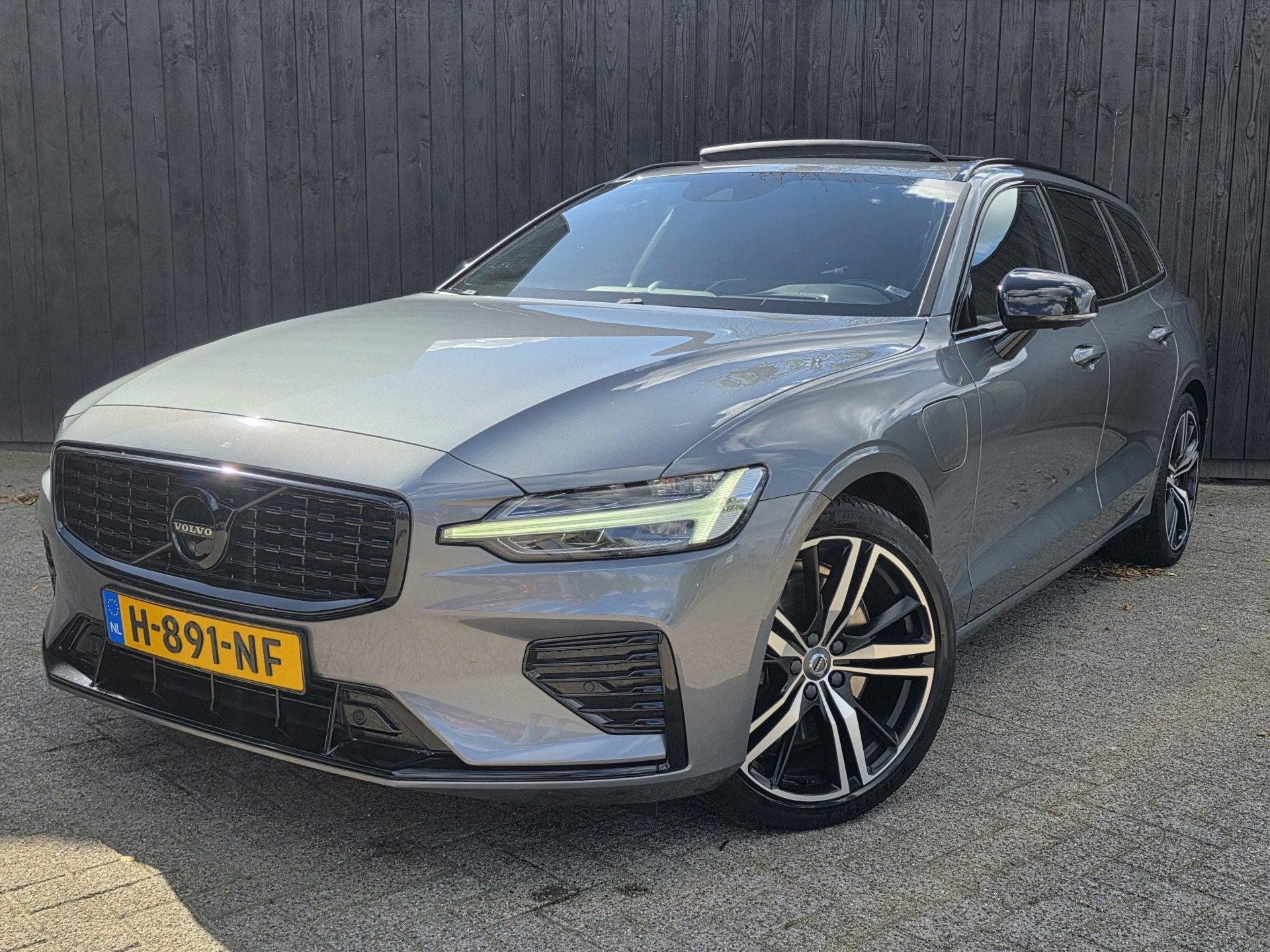 Volvo V60 2.0 T8 Twin Engine AWD R-Design (bj 2020), Auto's, Volvo, Automaat, Gebruikt, 4 cilinders, Vierwielaandrijving