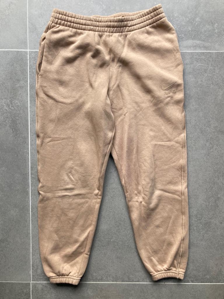 Trainingsbroek Nike lichtbruin maat L (147-158), Kinderen en Baby's, Kinderkleding | Maat 152, Broek, Jongen of Meisje, Ophalen of Verzenden