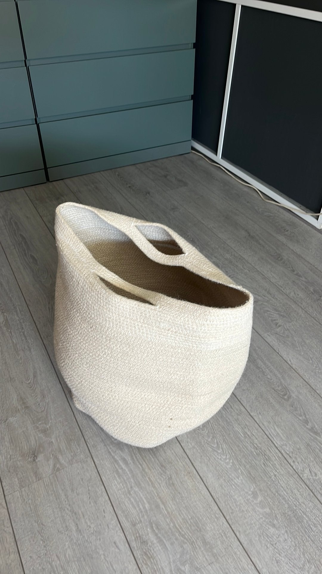 Leuke wasmand rotan, Huis en Inrichting, Banken | Voetenbanken en Poefen, Ophalen, Zo goed als nieuw, Rond, Minder dan 50 cm