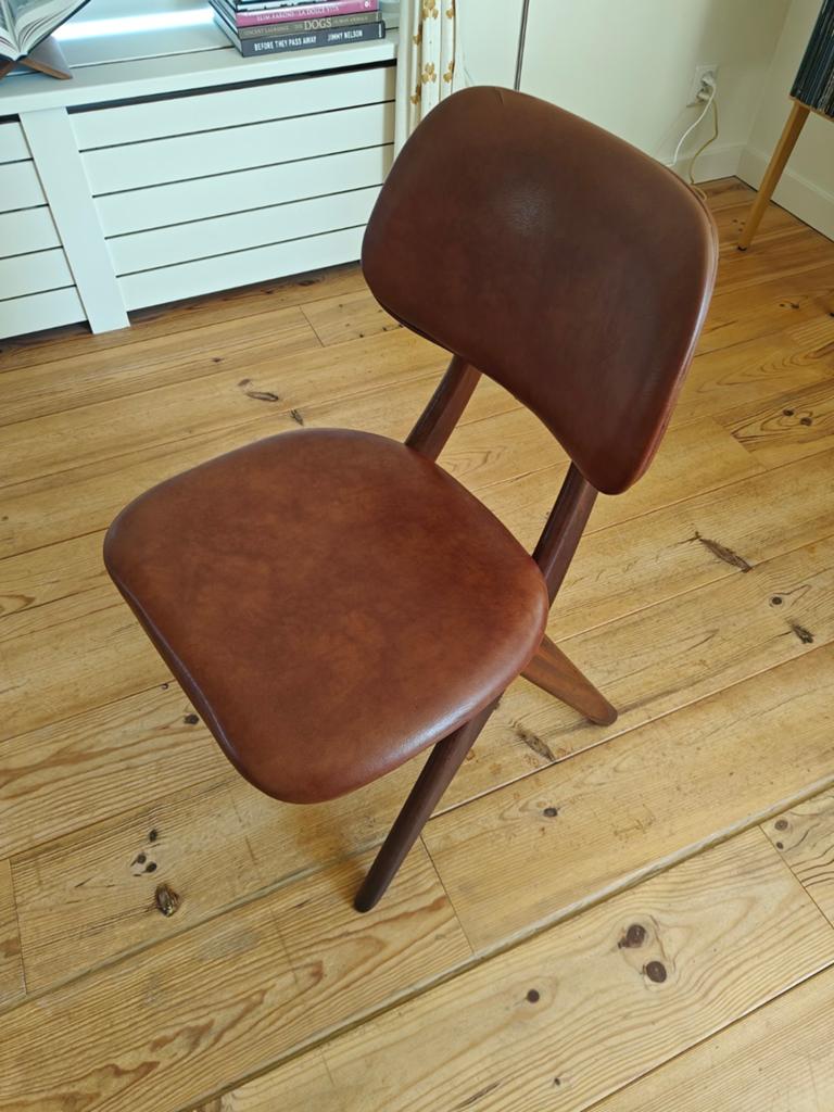 Beautiful Vintage Leather Chair, Ophalen