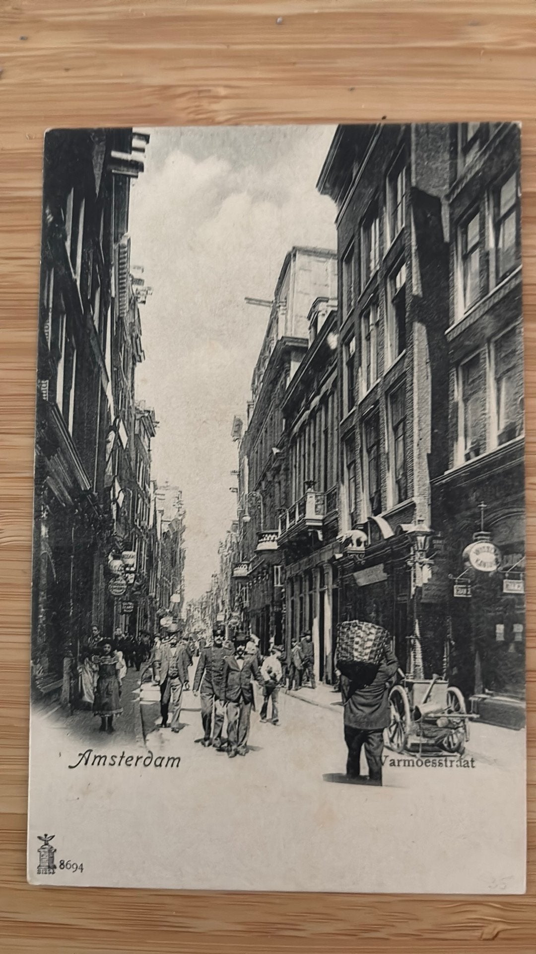 Amsterdam rond 1900 WARMOESSTRAAT drukte met veel volk, Ophalen of Verzenden, Voor 1920, Ongelopen, Noord-Holland