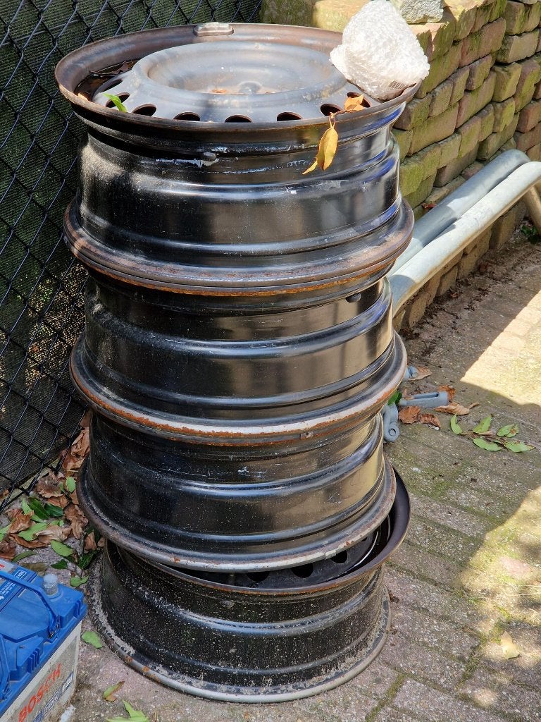 4x originele stalen Toyotavelgen met bijbehorende moeren, Ophalen, Gebruikt, Toyota