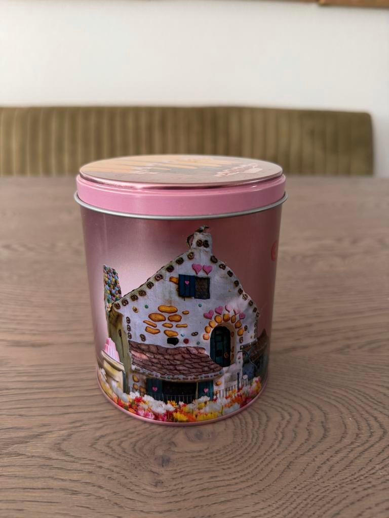 Efteling koekblik met huisje en pudding op de deksel, Verzamelen, Ophalen of Verzenden, Zo goed als nieuw, Gebruiksvoorwerp