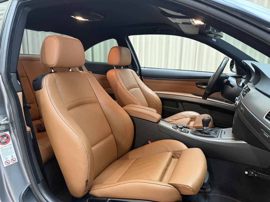 BMW 3 Serie Coupe 320i LCI M-Sport / OrgNL! / 19'' LMV / Xen, Euro 5, 4 cilinders, 4 stoelen, Handgeschakeld