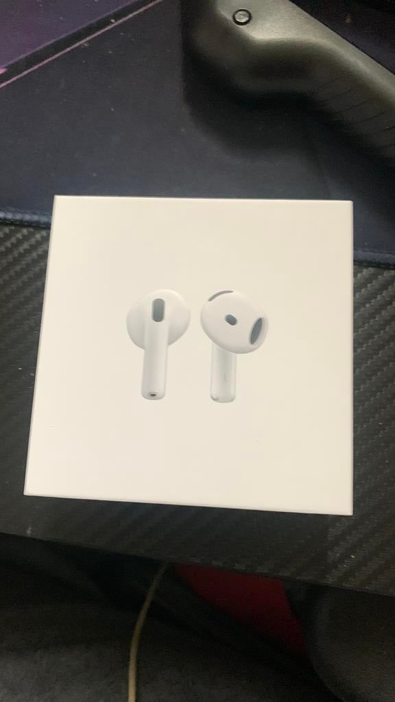 Apple airpods 4 helemaal nieuw nooit gebruikt, Ophalen of Verzenden, Zo goed als nieuw