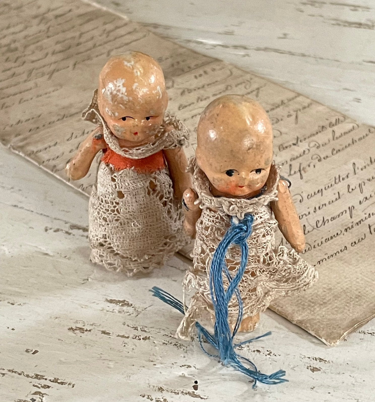 Brocante oude kleine popjes papier mache, Antiek en Kunst, Curiosa en Brocante, Ophalen of Verzenden