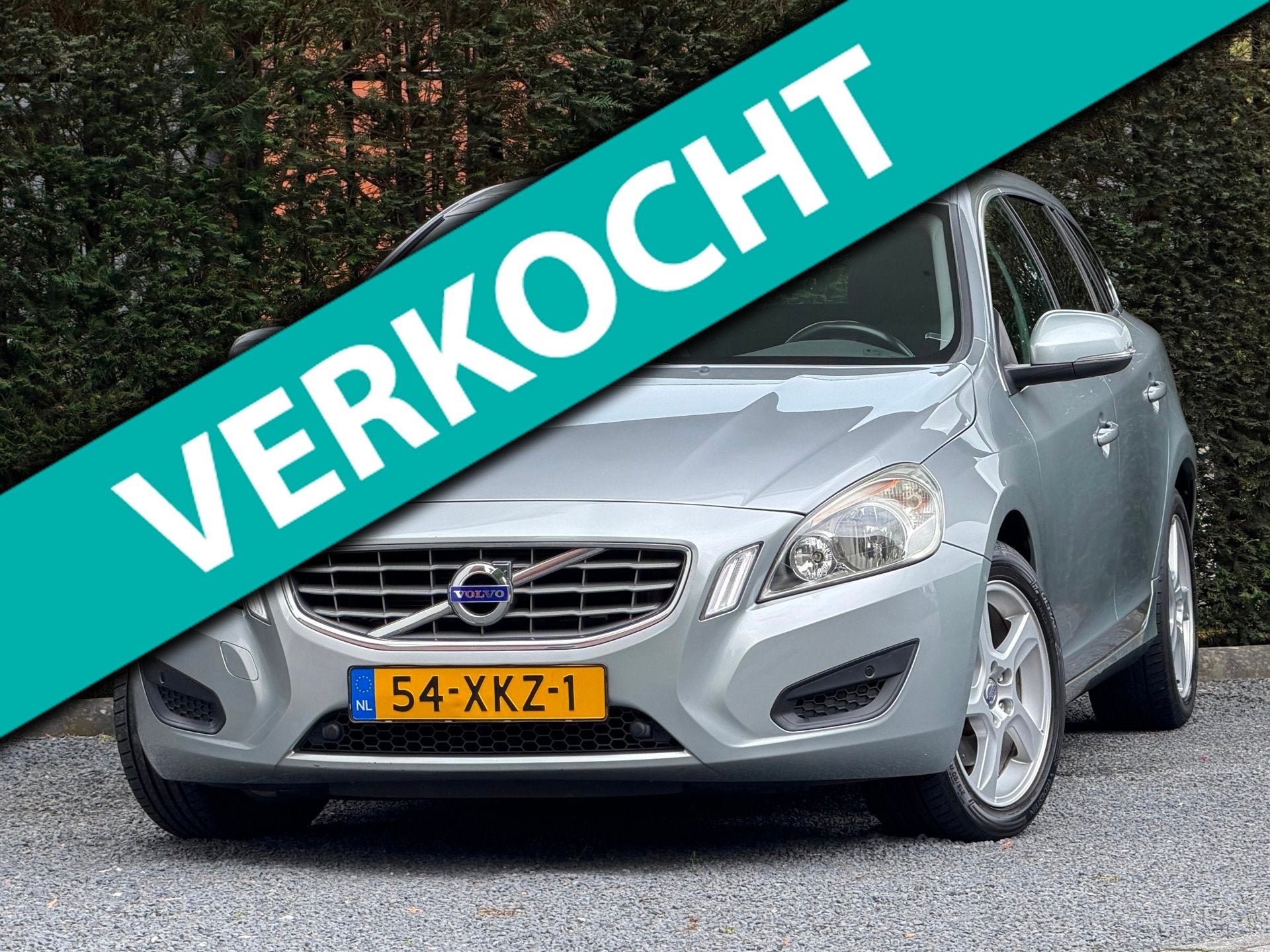 Volvo V60 1.6 T3 Momentum | TRKHAAK | PDC | CRUISE | SCHUIFD, Auto's, Voorwielaandrijving, Gebruikt, 4 cilinders, 150 pk