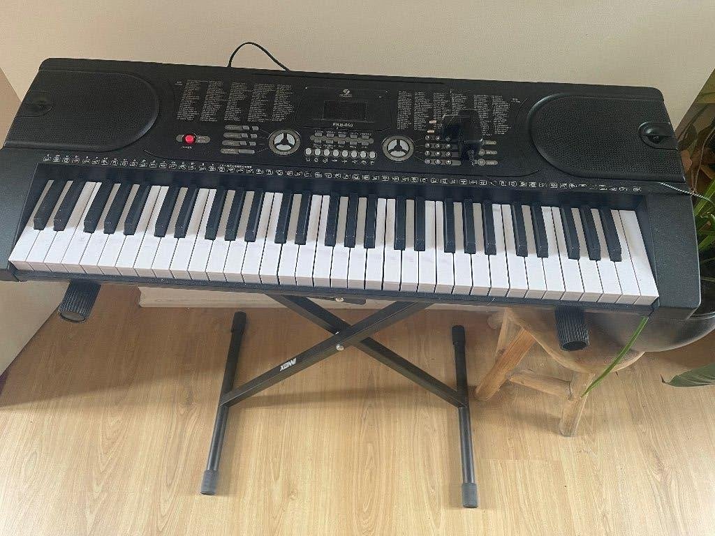 keyboard, Muziek en Instrumenten, Keyboards, Met standaard, Ophalen, Overige merken, 61 toetsen