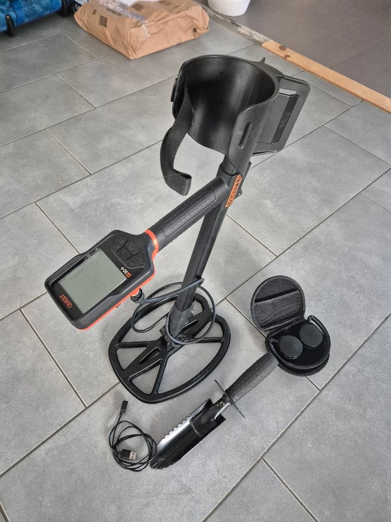 Metaaldetector Quest Q30+, Hobby en Vrije tijd, Metaaldetectors, Gebruikt, Meer dan 30 cm, Instelbare gevoeligheid, Ophalen