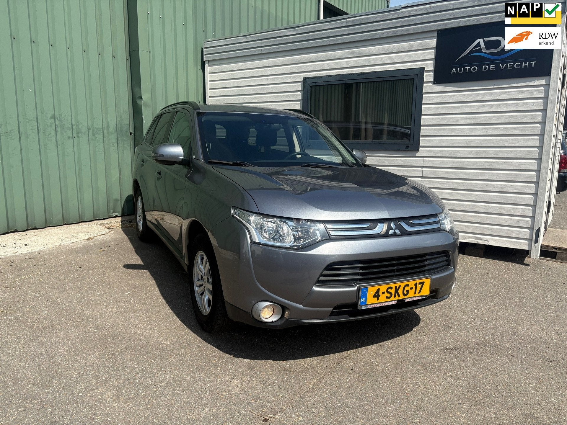 Mitsubishi Outlander 2.0 Intense AUTOMAAT - TREKHAAK - ONDER, Auto's, 4 cilinders, 150 pk, Origineel Nederlands, 1600 kg