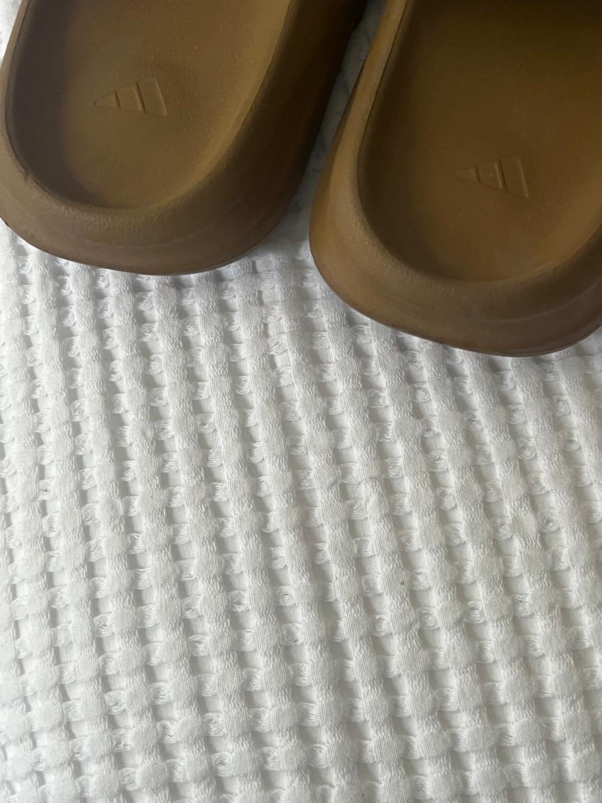 Originele Yeezy Slides - Maat 36, Ophalen of Verzenden, Gedragen, Bruin, Slippers