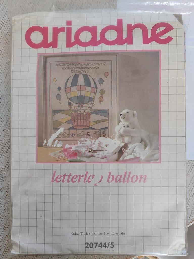 Borduurpakket Ariadne Letterlap Ballon - Nieuwstaat, Ophalen of Verzenden, Nieuw, Handborduren, Borduurpakket