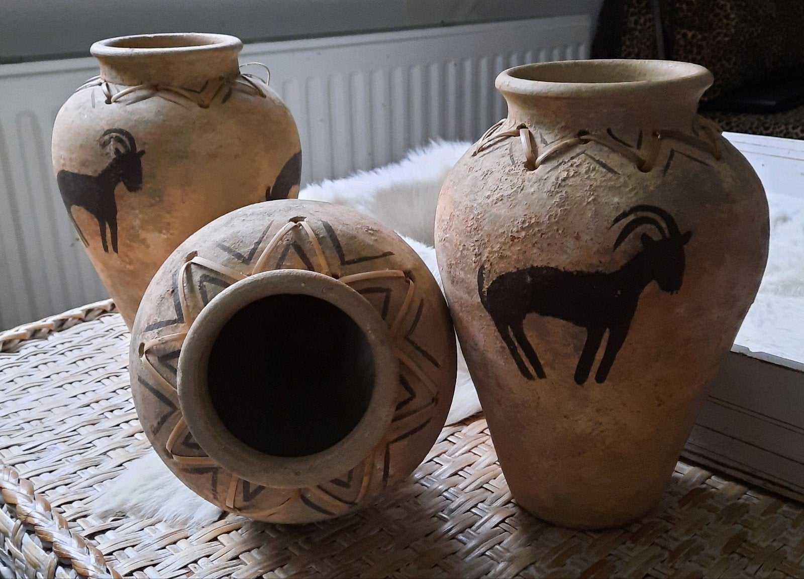 Vintage handgemaakte aardewerk potten vazen drie stuks, Huis en Inrichting, Woonaccessoires | Vazen, Ophalen, Overige kleuren