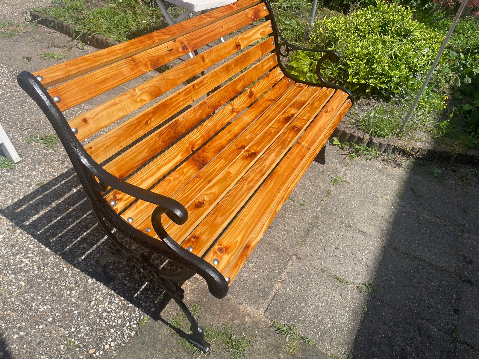 Mooie houten tuinbank met metalen frame, Ophalen, Gebruikt, Hout