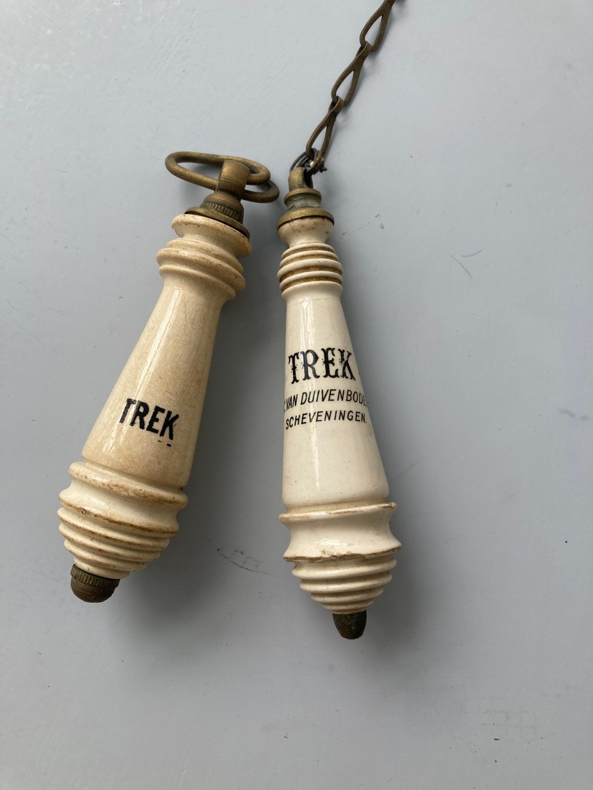 Twee antieke wc-grepen. Keramiek., Ophalen