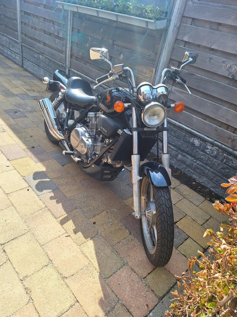 Honda VF700C Magna V45 - Krachtige Custom Cruiser, Motoren, Cardan-aandrijving, 4 cilinders, Chopper, Gebruikt