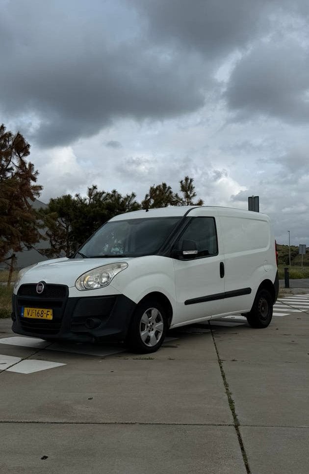 Fiat Doblo Luxe Uitgevoerd 2014, Voorwielaandrijving, Euro 5, Zwart, 4 cilinders