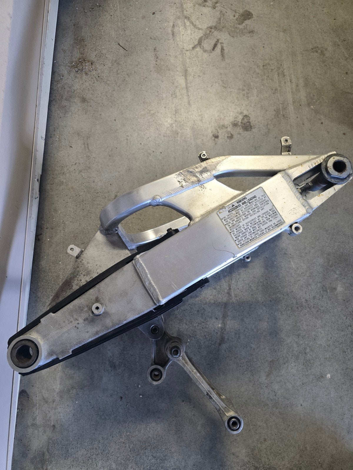 Honda VTR SP1 Achterbrug incl. linkarm en kettingslider, Ophalen of Verzenden, Gebruikt