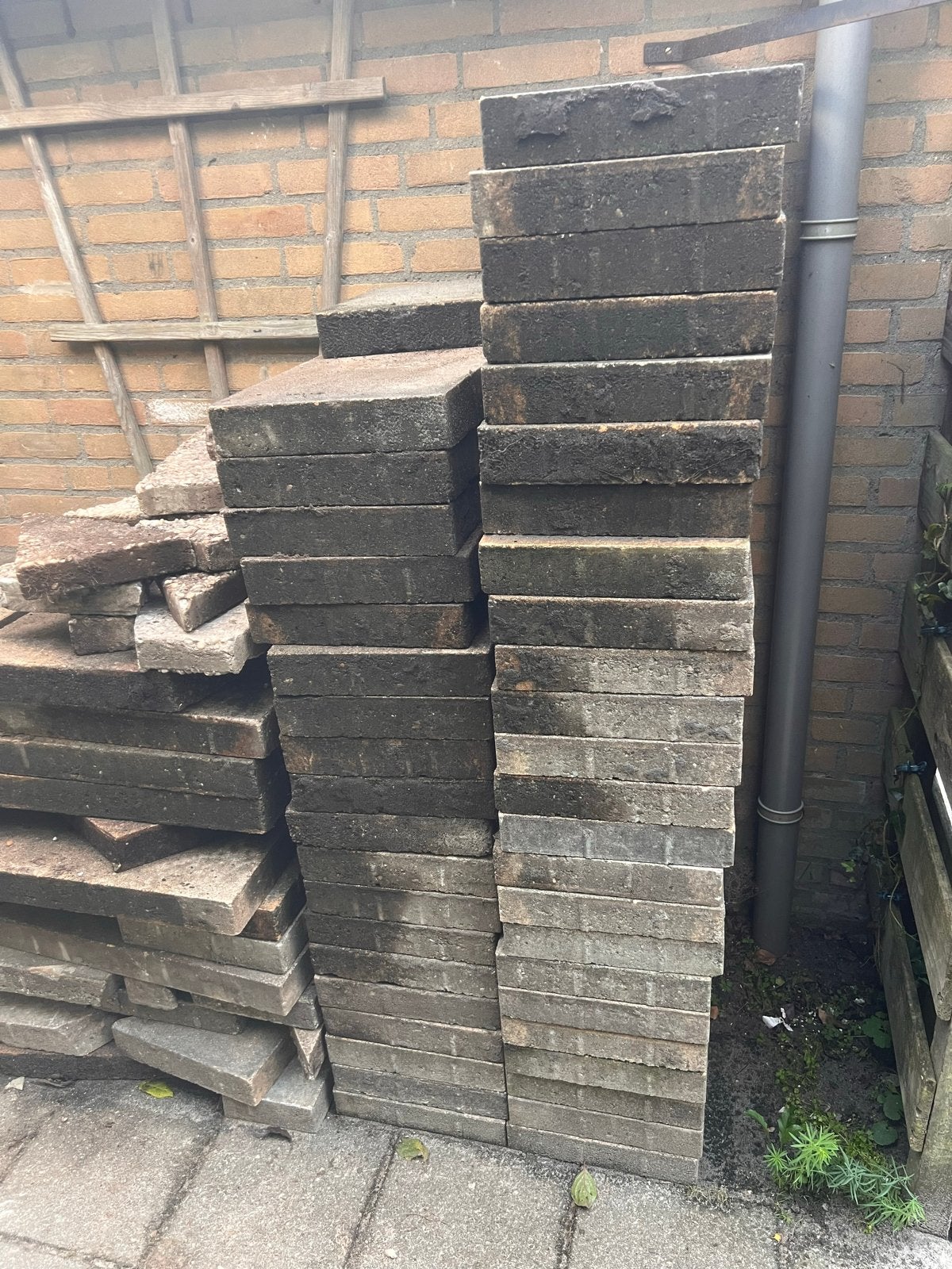 Gebruikte terrastegels - Ideaal voor tuin of pad, Tuin en Terras, Ophalen, Gebruikt, 10 m² of meer, Beton