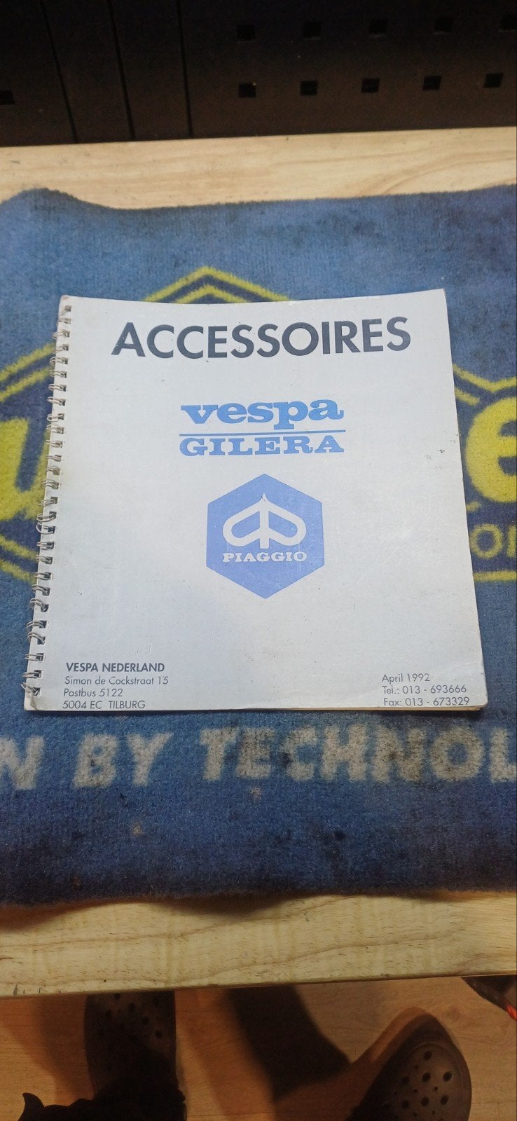 Piaggio Vespa Gilera Accessoires Boekje - April 1992, Ophalen of Verzenden, Gelezen, Overige merken