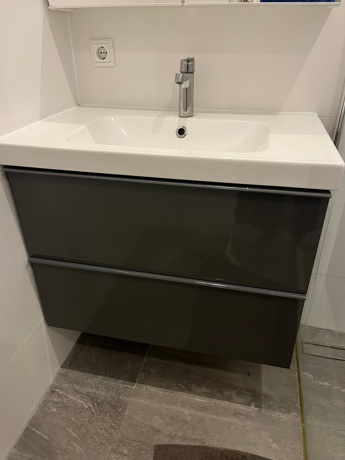 Mooie IKEA wastafelkast 80cm, antraciet, met wasbak en kraan, Huis en Inrichting, Ophalen, 50 tot 100 cm, Zo goed als nieuw, Minder dan 100 cm