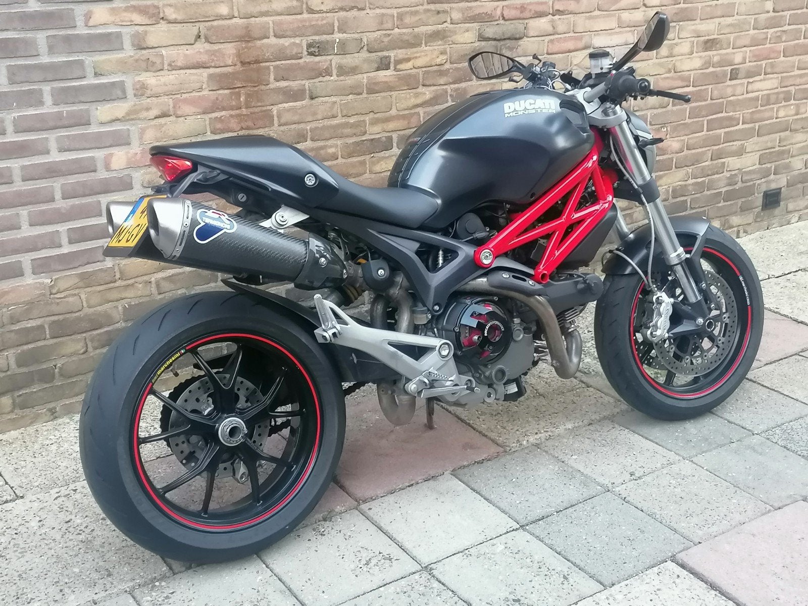 Ducati Monster 1100, Bouwjaar 2009, met div. accessoires, 2 cilinders, Sportuitlaat, Motorrijbewijs A, Gebruikt