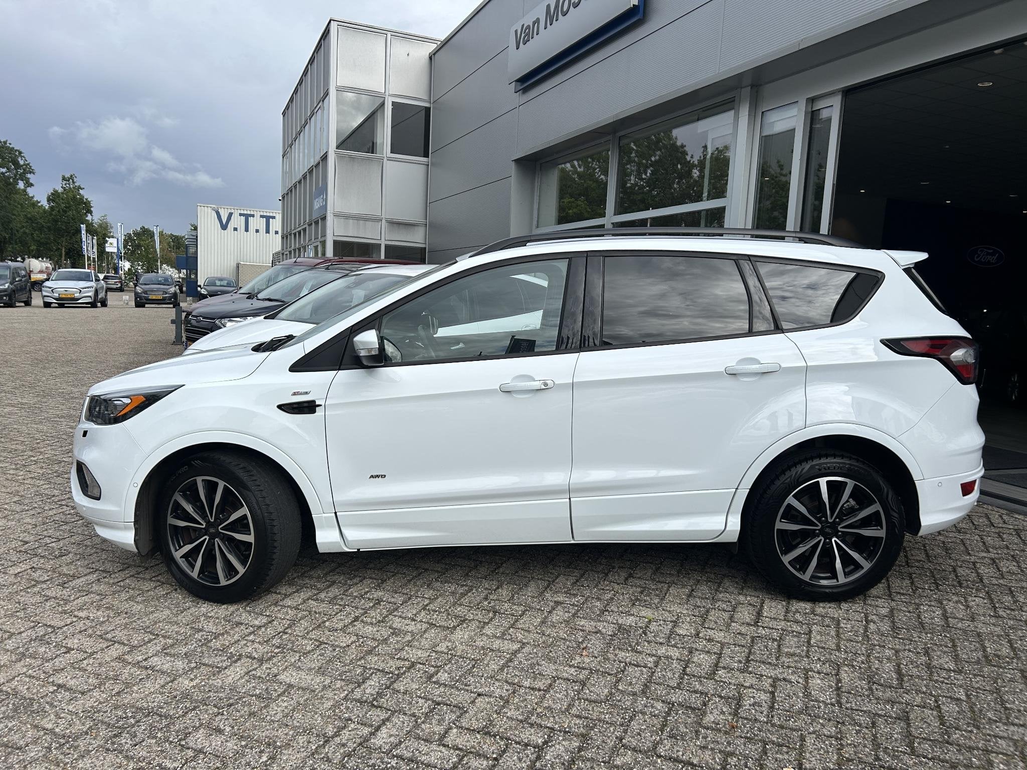 Ford Kuga 1.5 Titanium 4WD, Auto's, 12 maanden, Euro 6, 4 cilinders, Wit