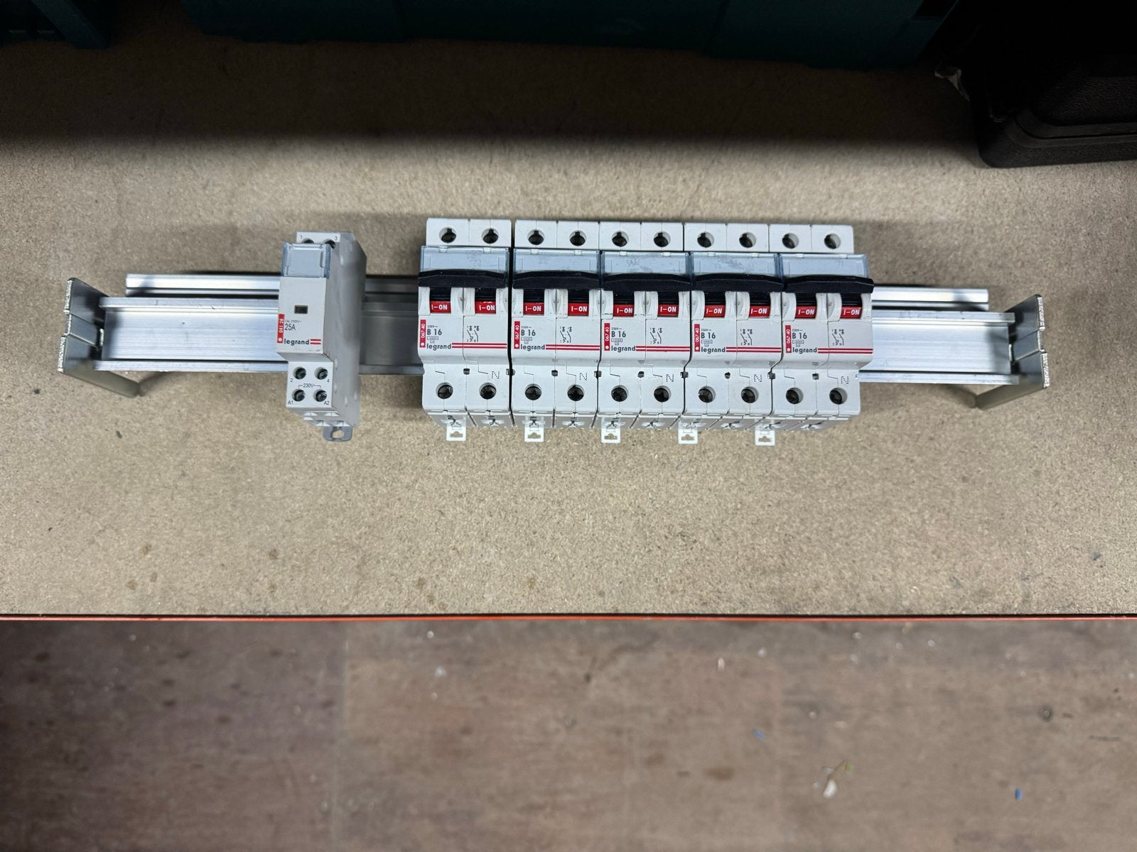 Legrand 5x B16 installatieautomaten en contactor, Ophalen of Verzenden, Gebruikt, Overige typen