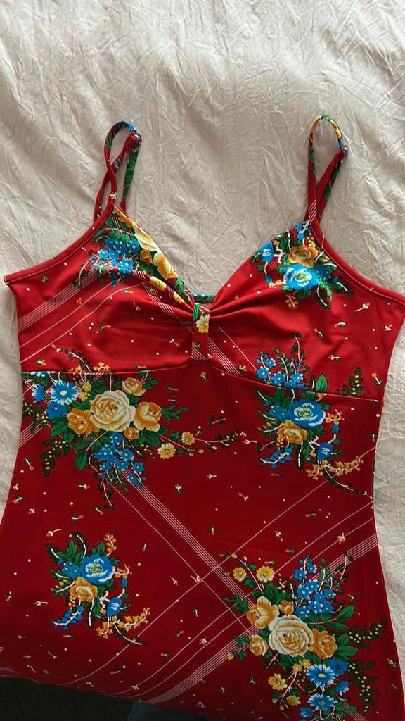 King Louie jurkje rood gebloemd mt M, Kleding | Dames, Jurken, Zo goed als nieuw, Knielengte, Rood, Ophalen