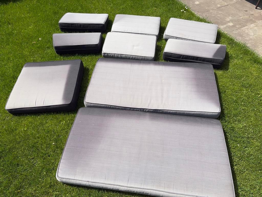 Gratis!! Grijze tuinkussens voor buitenmeubilair, Ophalen, Gebruikt