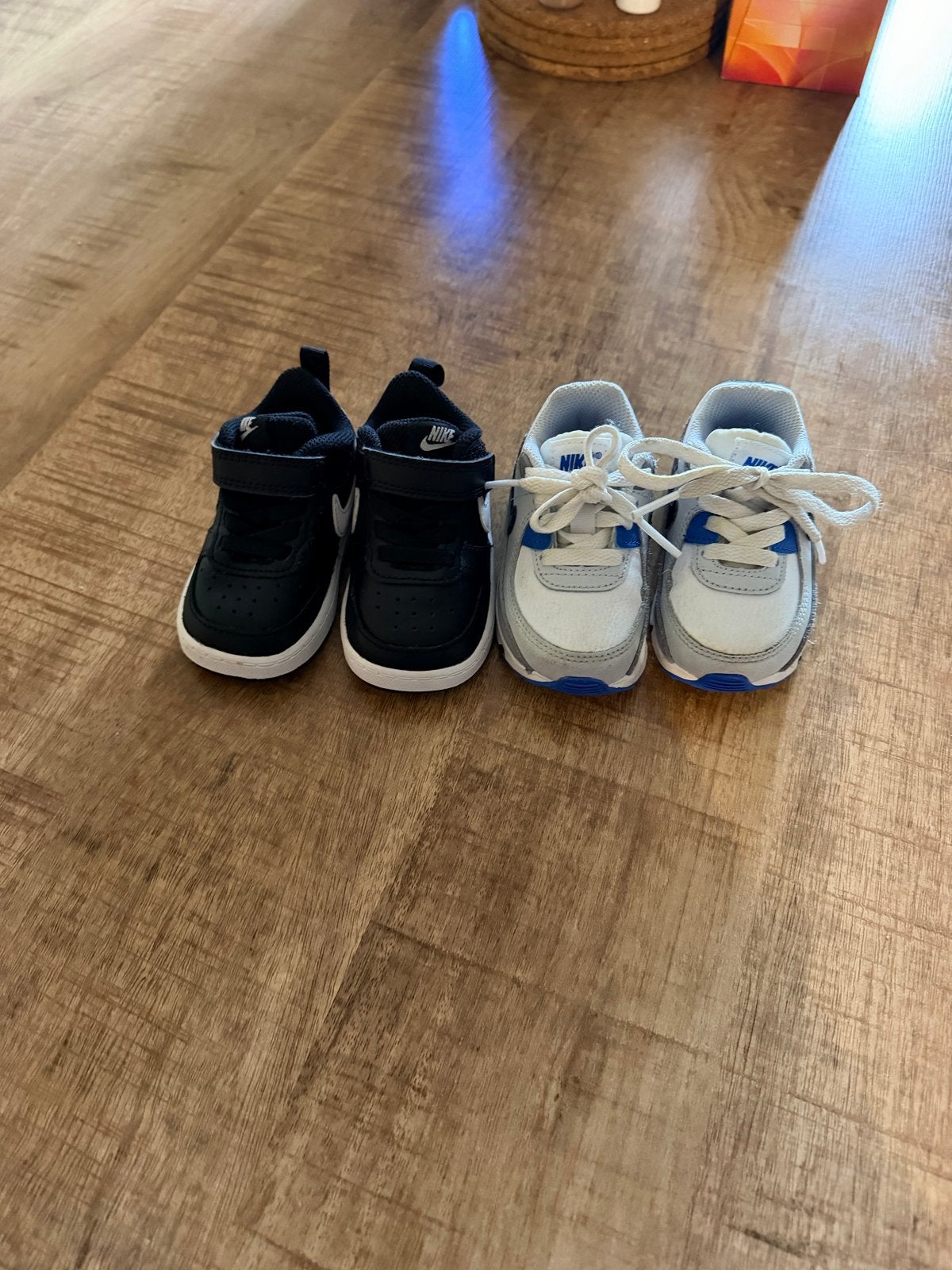 2 paar Nike baby schoenen - Air Force 1 en Air Max 90 / 19.5, Ophalen, Zo goed als nieuw, Jongen of Meisje, Schoenen
