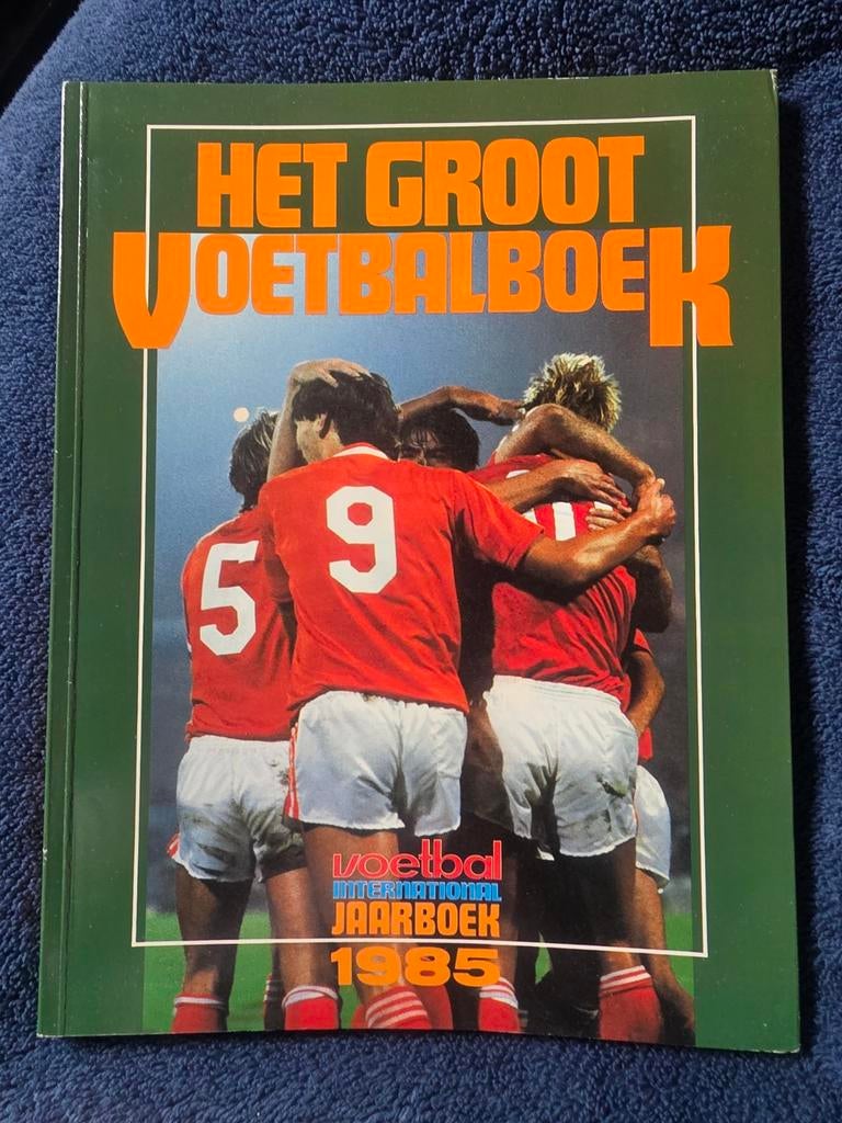 Het Groot Voetbalboek Voetbal International Jaarboek 1985, Ophalen of Verzenden, Gelezen, Voetbal International, Balsport
