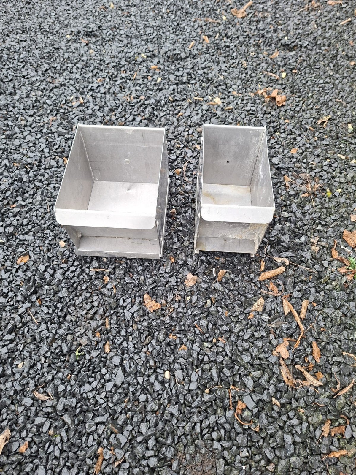 Twee R.V.S. lijmbakken t.b.v.  kalkzandsteen blokken., Doe-het-zelf en Verbouw, Ophalen, 100 tot 250 mm, Overige typen