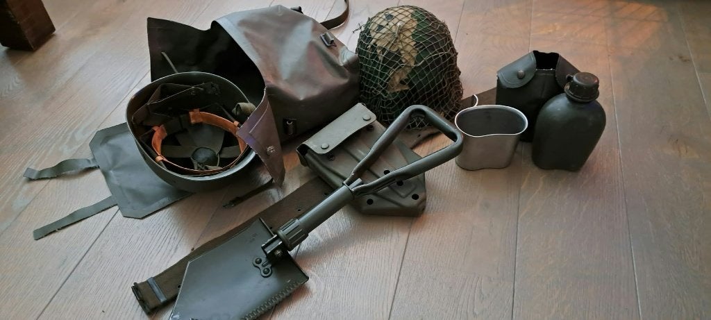 Velduitrusting begin jaren 90, Ophalen of Verzenden, Landmacht, Nederland, Overige typen