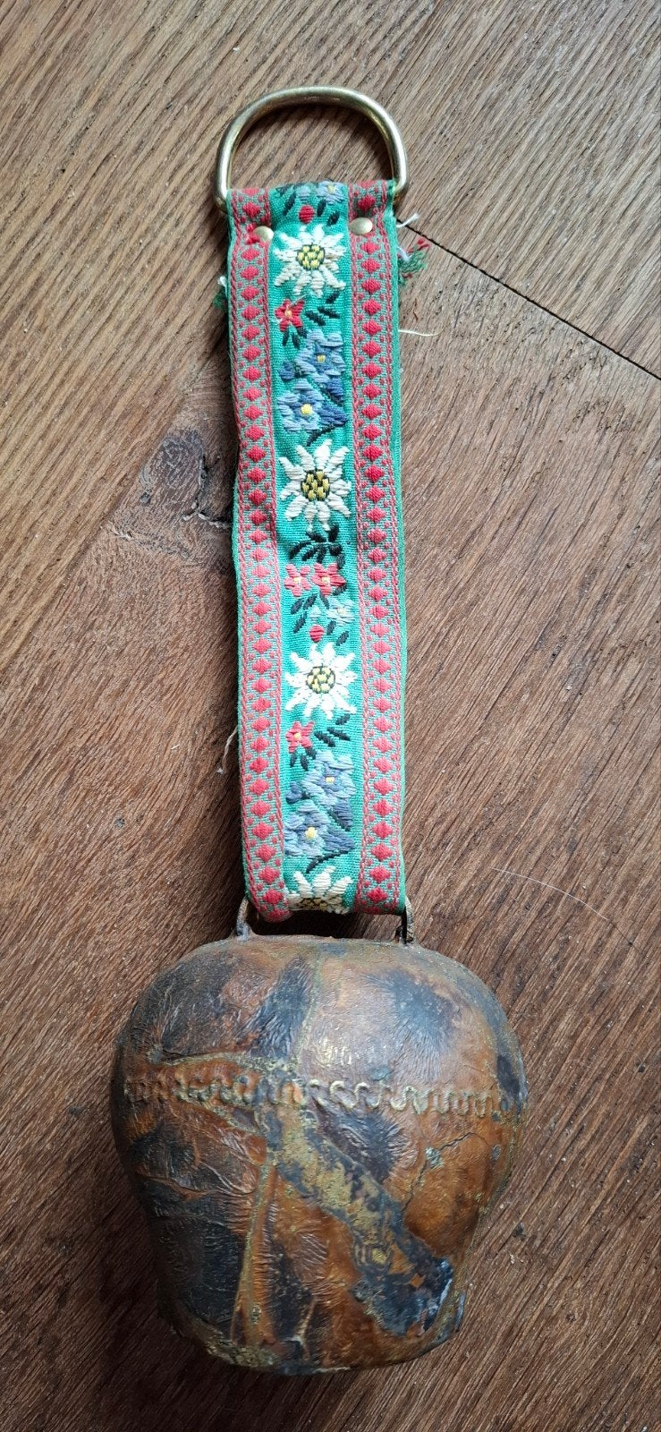 Antieke koebel met geborduurde band, Ophalen of Verzenden